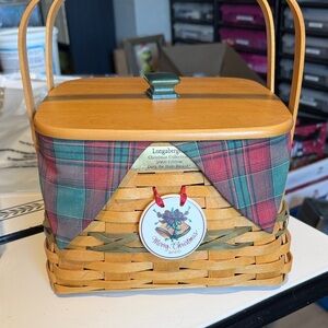 Longaberger 2000 Deck the Halls Basket w/wood lid, liner and 2 Protectors